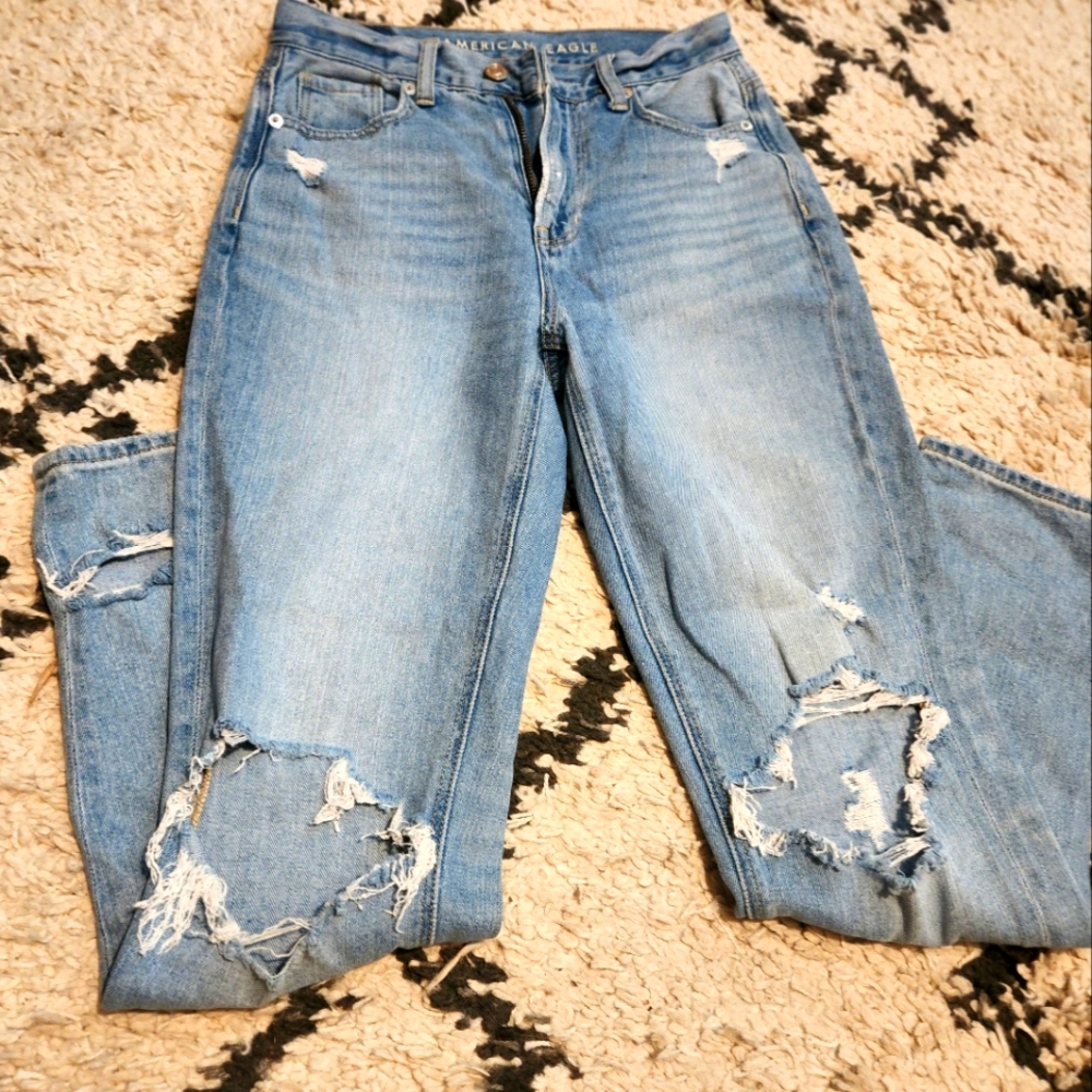 American Eagle "Mom jean" Jeans Size 00- juniors size - Picture 1 of 9